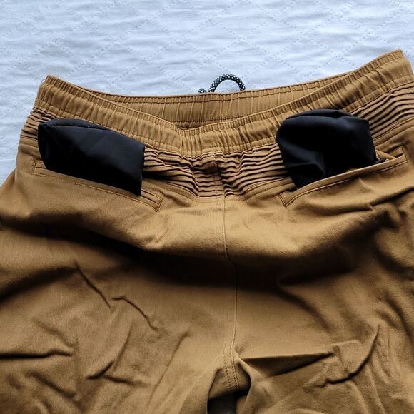 Khaki Carbon Shorts Size Medium - Picture 4 of 9